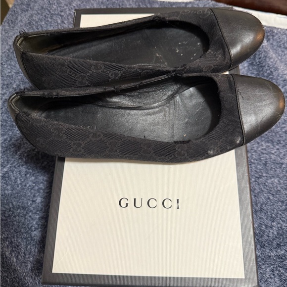 Gucci Women's Black Logo Flats - Picture 1 of 5